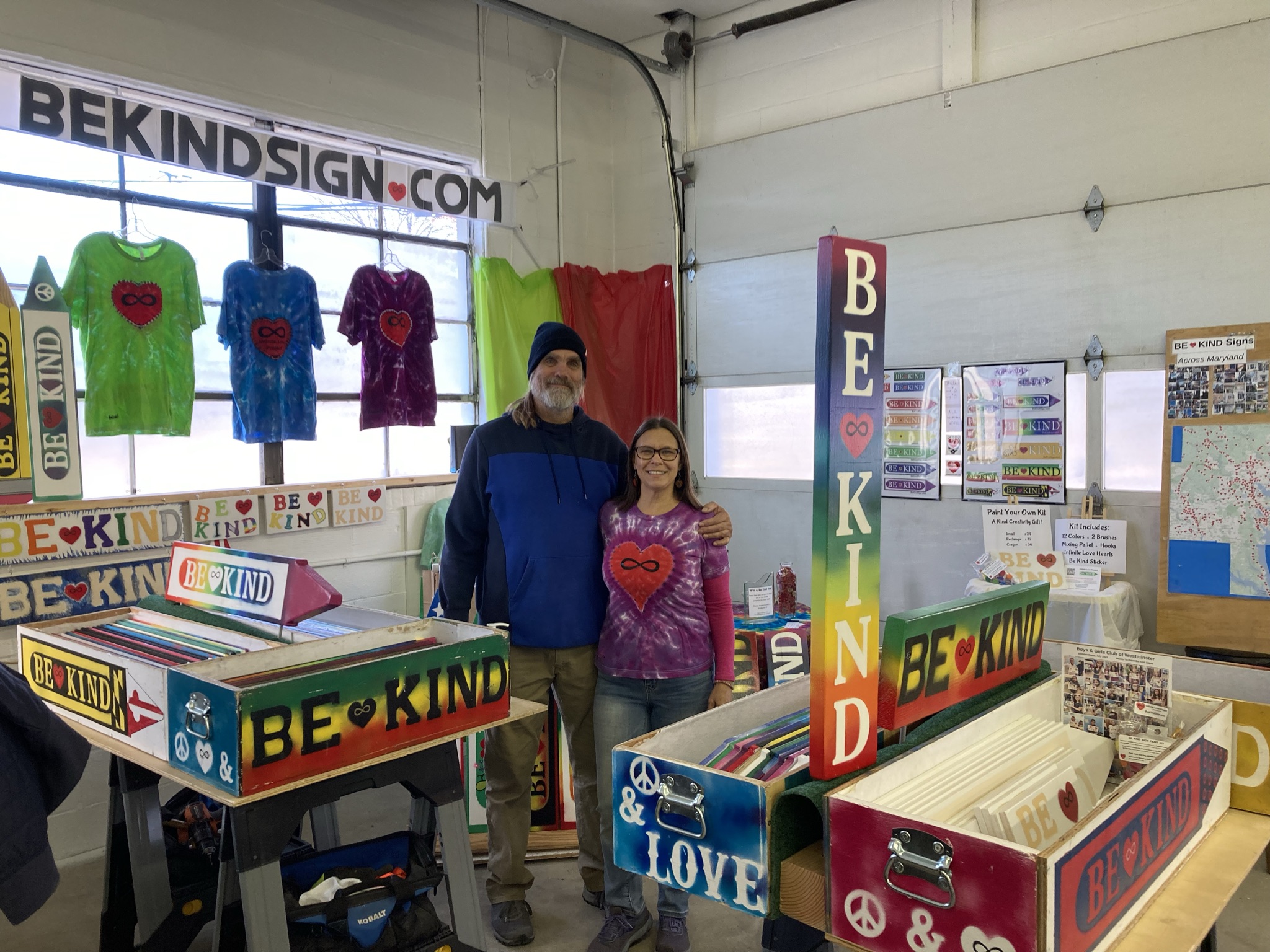 Tina Thomas – Be Kind Sign, Infinite Love Project, Action For Kindness